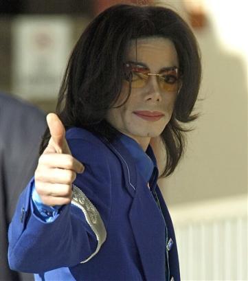 Michael Jackson arrives for his child molestation trial