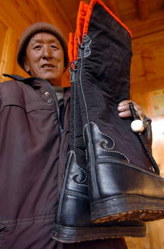 Tibetan boots