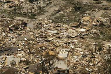 Katrina hits US Gulf Coast