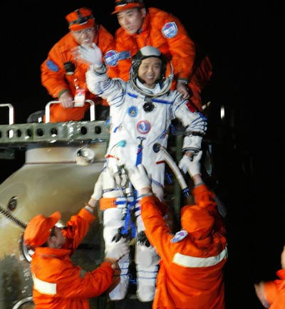 Shenzhou VI touches down; astronauts safe