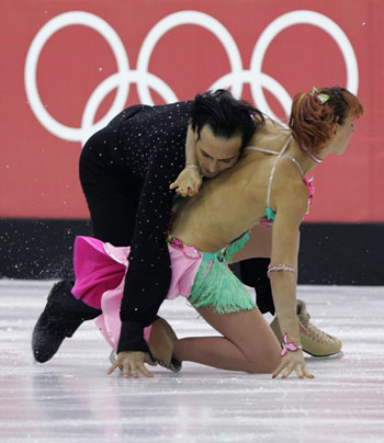 Slips and falls shake up ice dance competition
