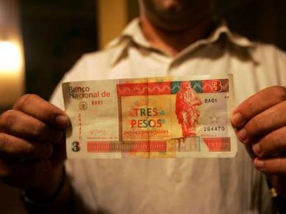 Cuba moves to stop trade in US dollars