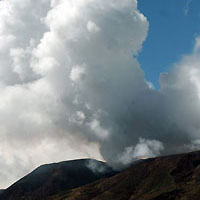 Residents flee El Salvador volcanic blast