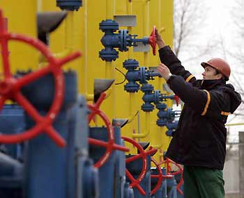 Parliament moves delay Ukraine gas deal