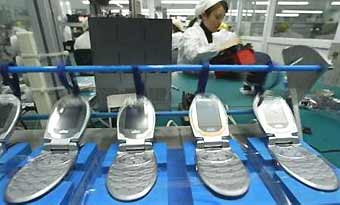 Handset industry to face tough challenges in 2004