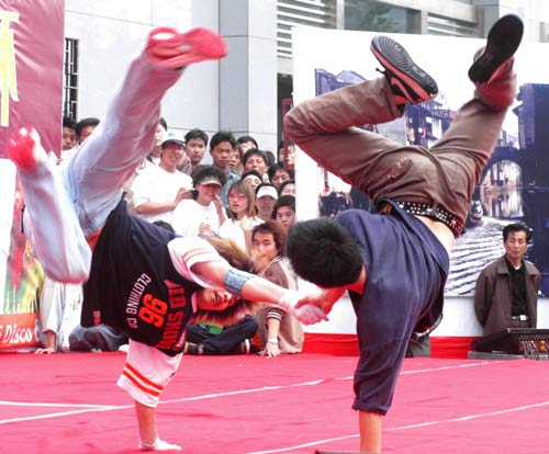 Street dance popular among China's youth