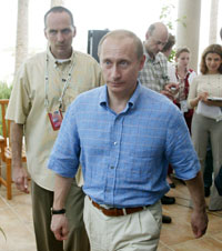 Putin takes Bush's side against Democrats on Iraq