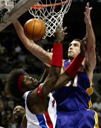 Pistons thrash tired Lakers 103-81