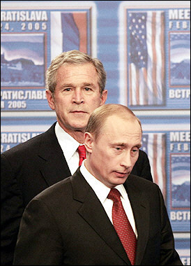 Bush criticizes Putin on democracy's slide