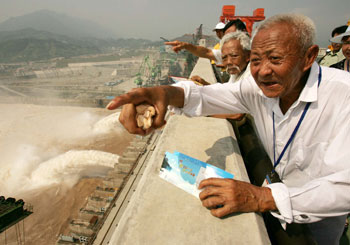 Three Gorges dam opens to public