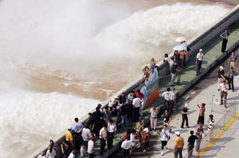 Three Gorges dam opens to public