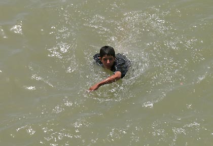 Death toll of Baghdad bridge stampede nears 1,000
