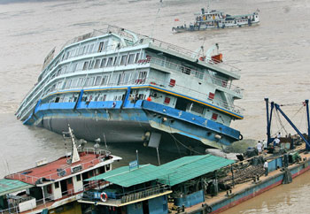 A five-floor vessel ran aground