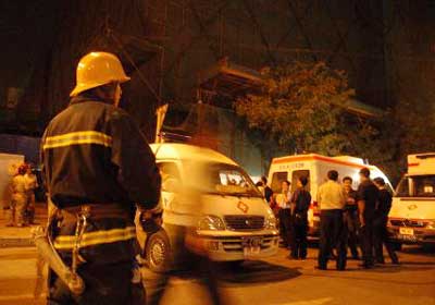 Scaffolding collapses, 3 killed and 21 injured