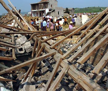 Blast kills 11 in Yunan village