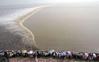 Soaring tide of Qiantang River