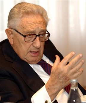 Kissinger discourages exiting Iraq early
