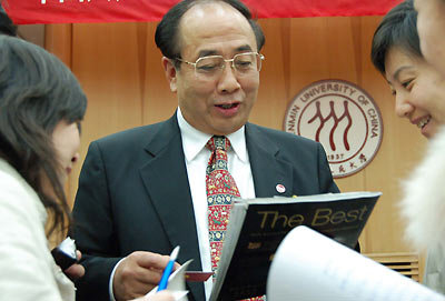Zhao Qizheng named dean of journalism institu
