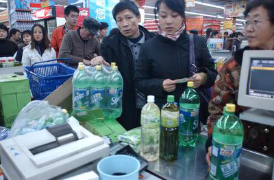 Water supply stoppage sparks panic buying