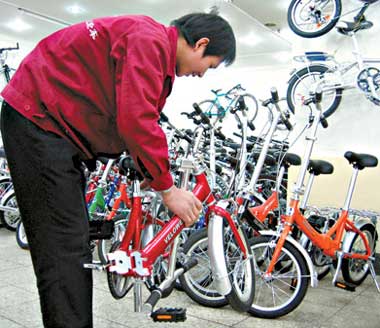 Folding bikes perfect answer to traffic jams