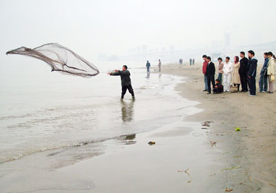 Drought shrinks water level of the Yangtze