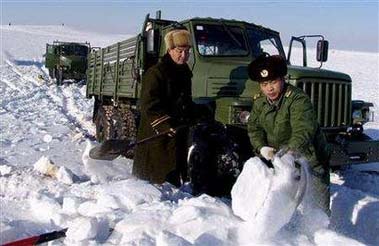 Relief efforts stepped up in snow-hit Xinjiang