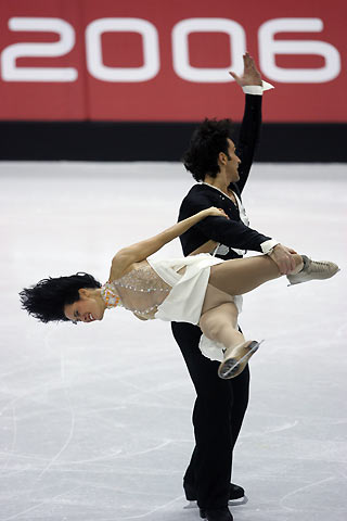 Canadian pair fall during performance