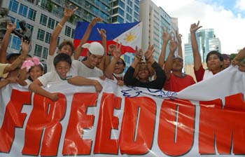 Filipino protesters calling for Arroyo's resignation