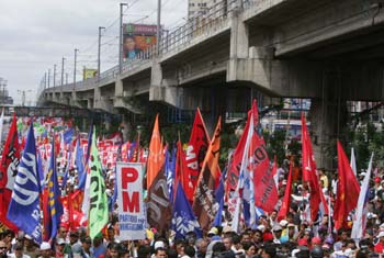 Filipino protesters calling for Arroyo's resignation