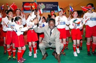 Pele in China to promote 2006 World Cup