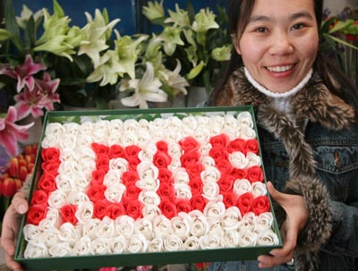 Perfumed soap roses sold well on Women's Day