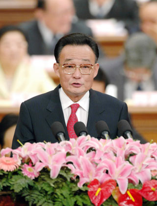 Wu Bangguo delivers speech at NPC session