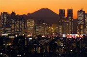 Mount Fuji lacks snow, but no fear of eruption
