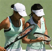 Chinese duo march through to Australian Open final