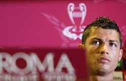 After Kaka, Real sets sights on C. Ronaldo