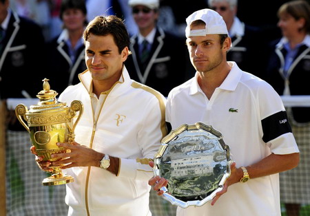 Federer beats Roddick for record 15th Grand Slam