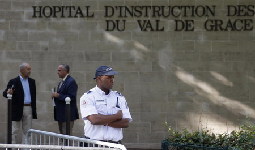 Sarkozy expected to leave hospital after collapse