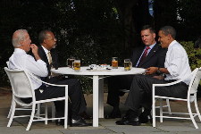 Obama meets with police officer, Harvard professor