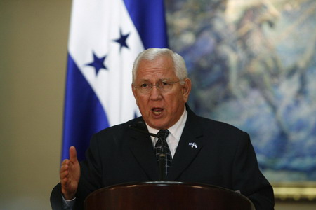 Honduras' Zelaya set to return to power
