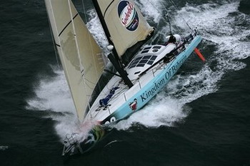 Iran holds yacht with 5 UK nationals