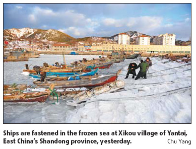 Sea ice threatening ships, fishermen