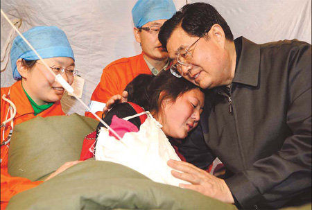 Hu lends comforting shoulder to survivors