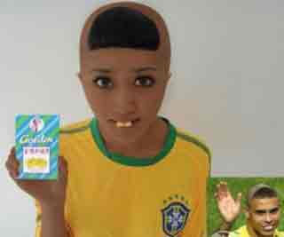 Girl's rendition of Ronaldo<BR>'暴牙妹版'肥罗走红(图)