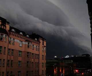 Finland hit by freak wind<BR>芬兰上演'世界末日'(图)