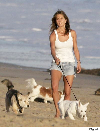 Beach jennifer aniston Jennifer Aniston