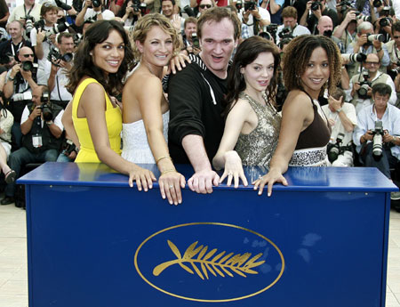 Quentin Tarantino poses with cast members at
