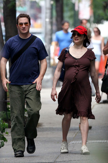 Rachel Weisz gives birth to son