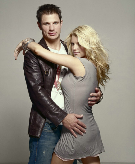 nick and jessica simpson wedding pictures. Simpson offers Lachey an
