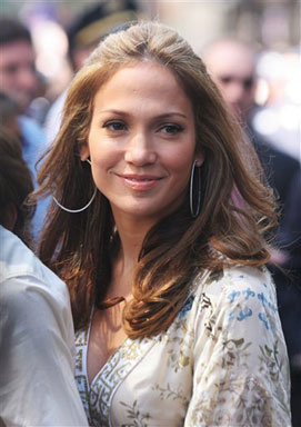 Jennifer Lopez goes to court to stop tell-all book