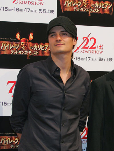 Depp's 'Pirates' scores record $132M debut